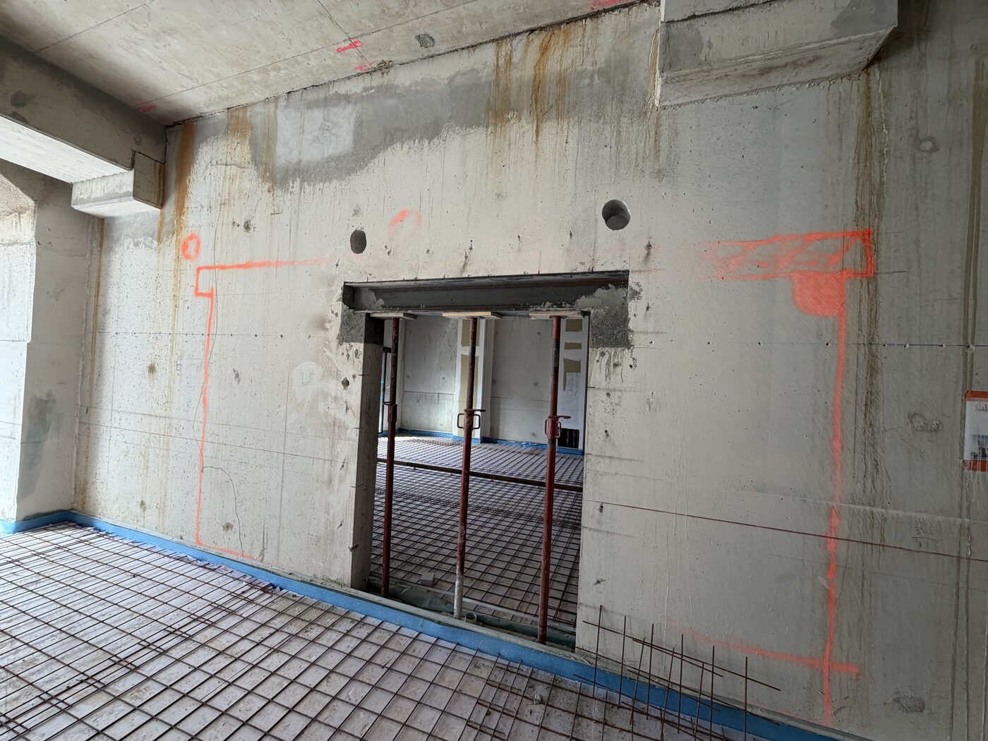 Ouverture en cours dans un mur béton armé — ARCIVIL
